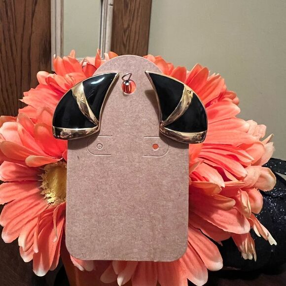 VINTAGE MONET BLACK AND GOLD EARRINGS - Picture 1 of 2